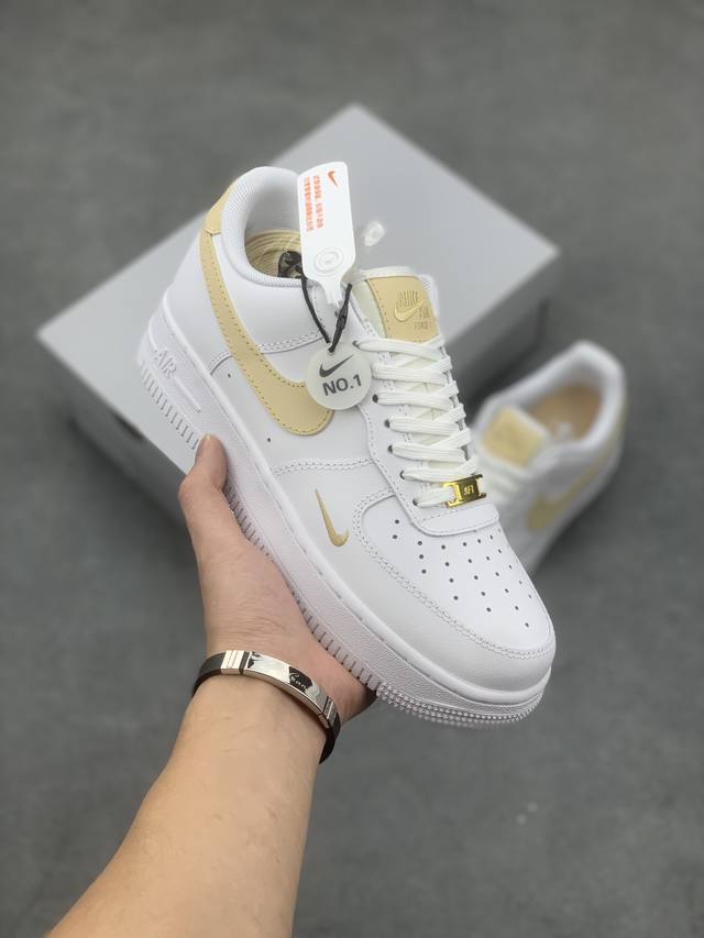 新版NO.1版本 放店 终身质保头层+气垫，附赠鞋带 耐克Nike Air Force 1 Low 空军一号低帮百搭休闲运动板鞋。柔软、弹性十足的缓震性能和出色