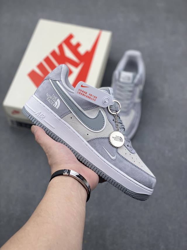 海外限量发售！公司级NIke Air Force 1 '07 Low “北面联名--银灰猪八”空军一号 低帮 运动鞋 休闲鞋 折边针车 工艺难度大 原楦头原纸板