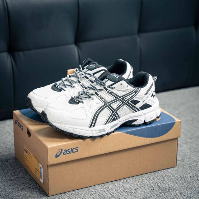 Asics Gel-Kahana 8 亚瑟士经典户外跑鞋如今机能风和户外风吹得正劲 这款Gel-Kahana 8便是主打Urban Outdoor机能越野风格