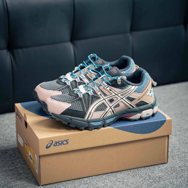 Asics Gel-Kahana 8 亚瑟士经典户外跑鞋如今机能风和户外风吹得正劲 这款Gel-Kahana 8便是主打Urban Outdoor机能越野风格