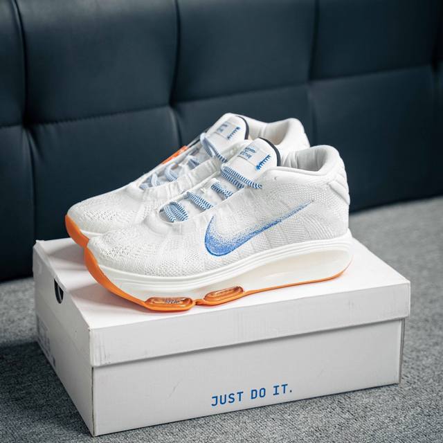 NIKE Air Zoom G.T. Hustle 3 FP 耐克缓震透气实战系列篮球鞋 前掌搭载双层Air Zoom 气垫 加上中底泡棉材料形成双层缓震 鞋面