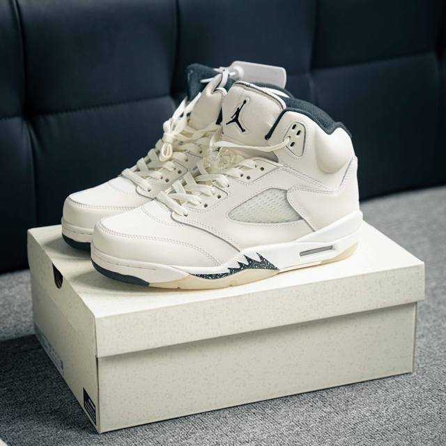 Air Jordan AJ5 Retro 原楦原纸板开发 采购原厂皮料 原厂定型 后跟完美效果 到手可放心比对发售原鞋 上脚百分百充当正品驾驭 真正原装公司级完