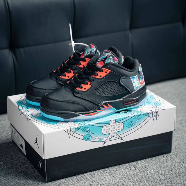 Air Jordan 5 Low Chinese New Year AJ5 乔5中国新年主题 低帮篮球鞋 配色以黑色的整体鞋身点缀红外色细节，鞋舌和后跟在展现