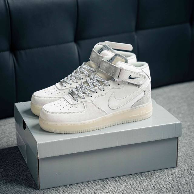 Air Force 1 MID 原装级别 原楦头原纸板 打造纯正空军版型专注外贸渠道 全掌内置蜂窝气垫 原盒配件 原厂中底钢印、拉帮完美 货号：807618 尺