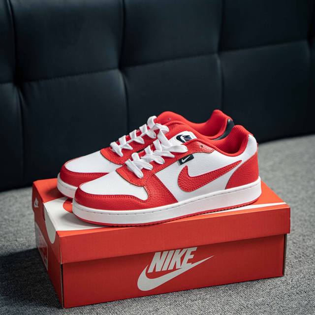 耐克Nike EBERNON LOW PREM 休闲运动板鞋 低帮百搭透气休闲运动板鞋，经典耐用的设计，兼顾舒适脚感和出众风范，演绎匠心之作。结构性的支撑贴合感