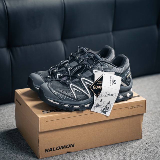 Salomon XT-QUEST ADV 萨洛蒙户外越野跑鞋 鞋面采用SENSIFIT贴合技术 全方位贴合包裹脚型 鞋跟部鞋底牵引设计 提供强大的抓地性能 更适