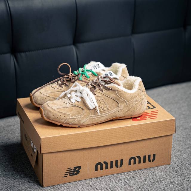 Miumiu x New Balance 24s联名款运动鞋 缪缪大秀上爆出的这双与New Balance 新百伦联名款运动 球鞋 后全球各大代购官网火爆上市.