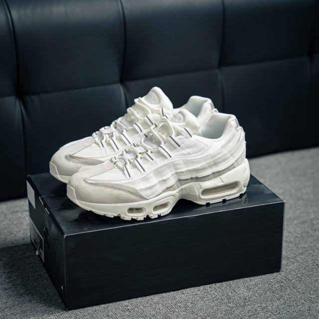 Nike Air Max 95 复古减震气垫跑鞋 经典重温 外单专供大厂出品 品质稳定 一百余色 终端操作 鞋款设计灵感源于人体构造 中底设计基于人体的脊柱构造