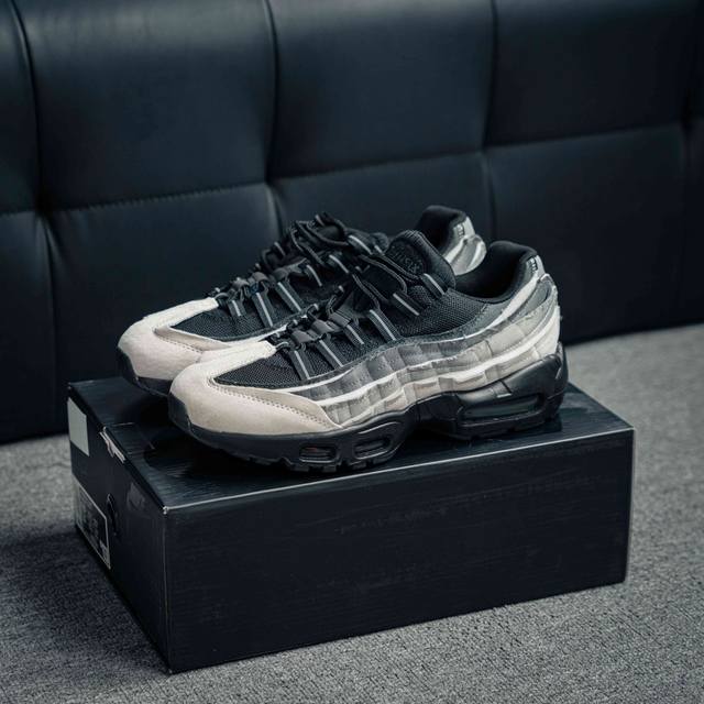 Nike Air Max 95 复古减震气垫跑鞋 经典重温 外单专供大厂出品 品质稳定 一百余色 终端操作 鞋款设计灵感源于人体构造 中底设计基于人体的脊柱构造