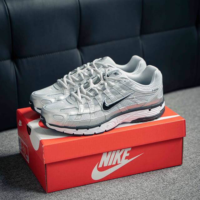 耐克Nike P-6000 Metallic Silver 系列低帮复古老爹风休闲运动舒适慢跑鞋 货号：FD9876 101 尺码：36 36.5 37.5 3