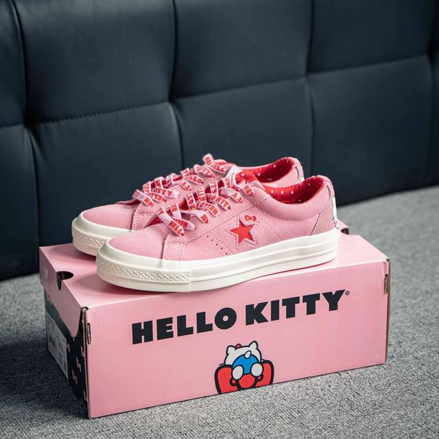 Converse x Hello Kitty 联名限量款 One Star经典鞋型 奶萌奶萌的，鞋子里面都是粉色点点，鞋舌内侧印有KT猫头，水晶鞋底带有蝴蝶结，