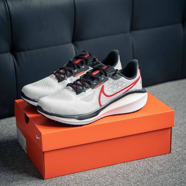 Nike Air Zoom Vomero 17 登月17 2024夏季新款缓震休闲跑鞋 缓震透气公路跑步鞋 货号：FB 9 103 尺码：39 40 40.5