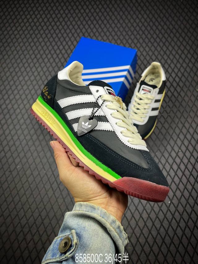 adidas Originals SL 72 RS 阿迪休闲防滑耐磨低帮板鞋经典低帮设计和橡胶外底，采用舒爽尼龙鞋面，绒面革饰面和皮革细节搭载着 Ecotex