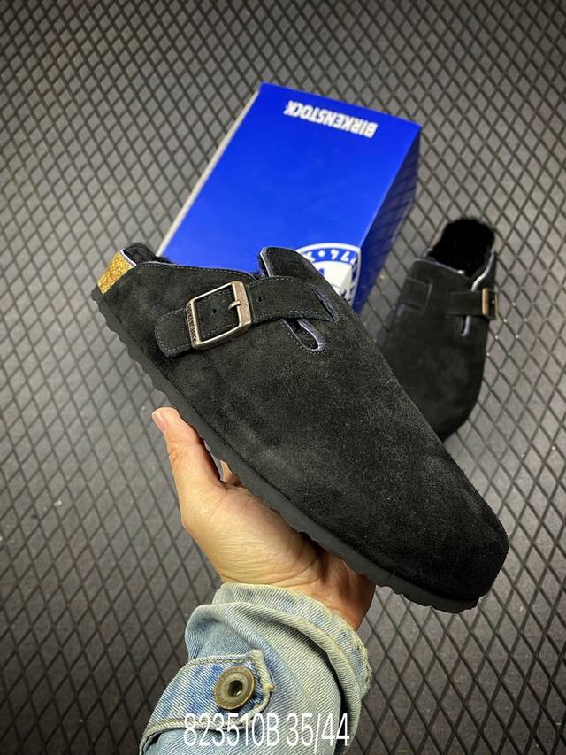 德国百年知名鞋履品牌 博肯Birkenstock 勃肯半拖系列 采用质地柔软牛皮绒面革植入羊羔毛鞋垫和里衬材质 中底搭载缓震软木橡胶 外置EVA轻量片装外底 尺