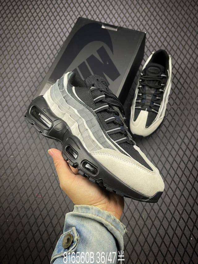 AIR MAX 95 CDG 复古风越野跑步鞋 #鞋款酷炫设计结合高级材质与经典色彩，重现 1990 年代风格，绽放满满户外魅力。1997 元年款元素彰显复古