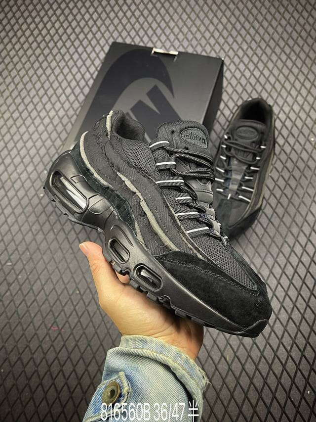 AIR MAX 95 CDG 复古风越野跑步鞋 #鞋款酷炫设计结合高级材质与经典色彩，重现 1990 年代风格，绽放满满户外魅力。1997 元年款元素彰显复古