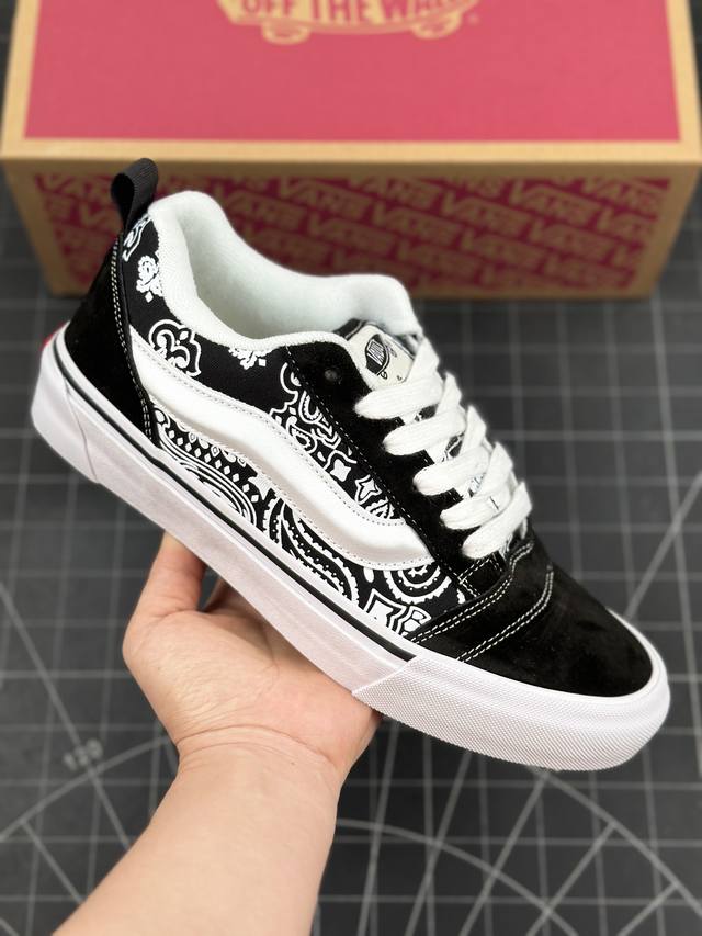 万斯 Vans Knu-Skool VR3 LX 面包鞋 黑白腰果花 坎普尔 茱利安系列低帮复古硫化休闲运动板鞋“肥胖版大LOGO 要说整个年最为热门的鞋型之一