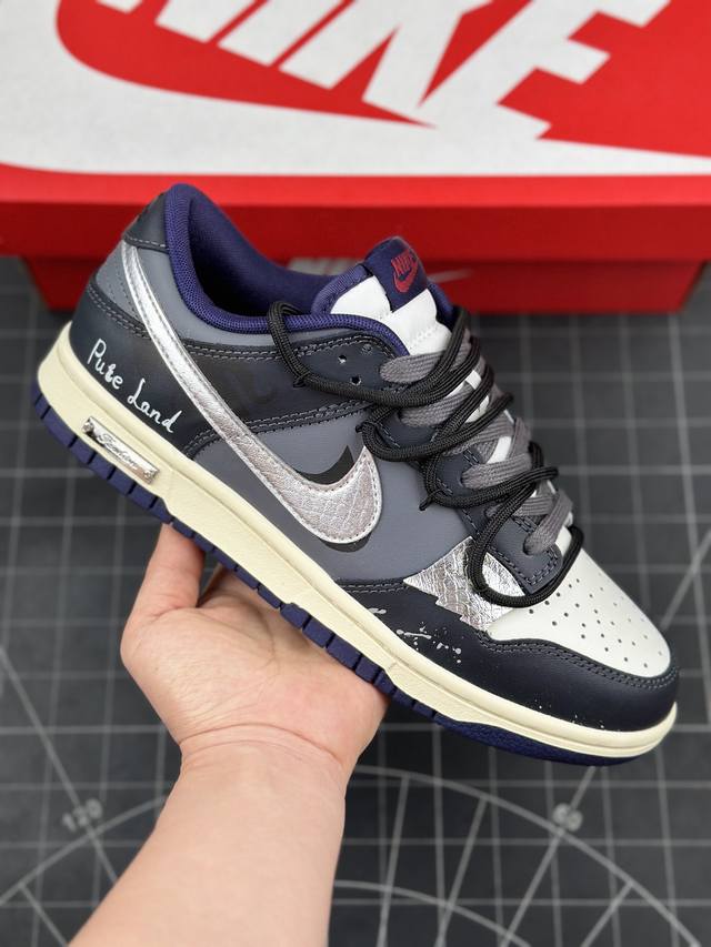 Nk Dunk Low 复古街区 街头复古 暗黑系泼墨 贴皮十字架 SB低帮休闲板鞋 #整体设计在原鞋的基础上做出大面积的喷色改色工艺，黑灰配色点缀花体英文简洁