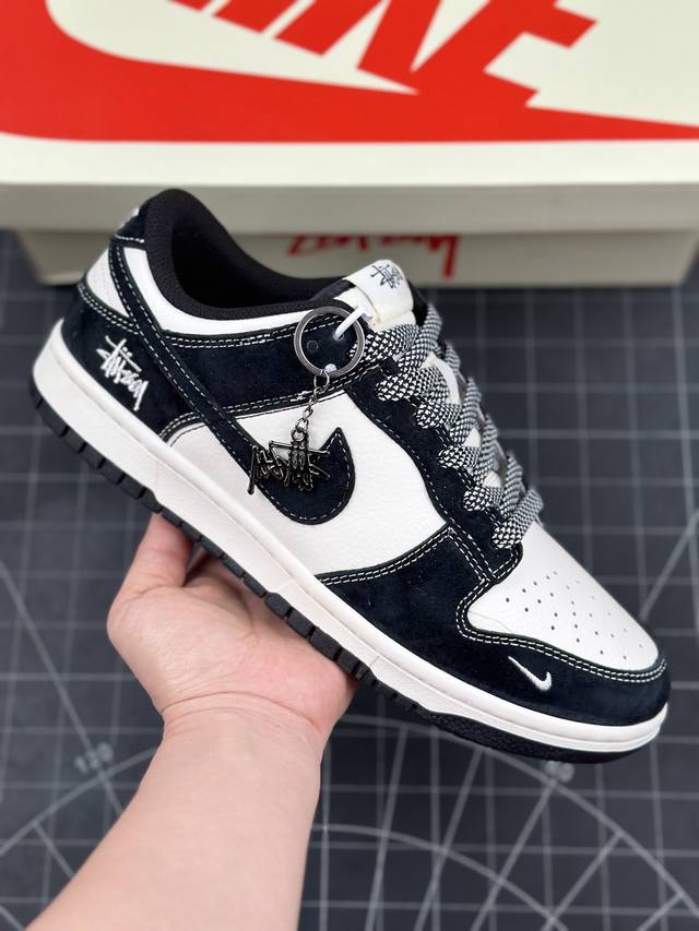 Nk SB Dunk Low 斯图西联名-黑白马克线 周年高端定制 低帮休闲板鞋 #定制鞋盒 大厂纯原品质出货 超高清洁度 皮料切割干净无任何毛边 细节完美 货