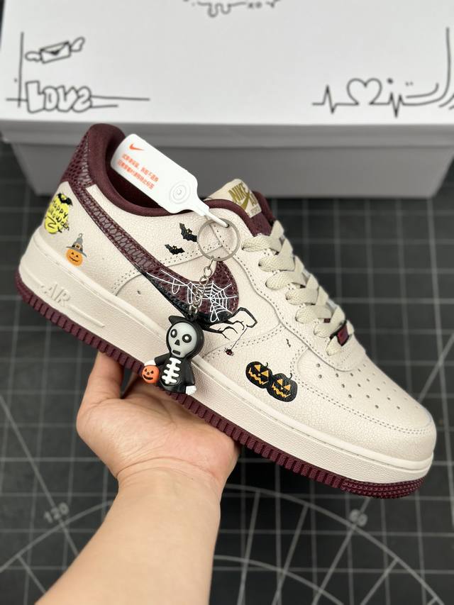 Nk Air Force 1‘07 Low ”Pumpkin Head“ 万圣节主题系列 南瓜头 空军一号低帮休闲板鞋 #在万圣节的神秘夜色中，南瓜头散发着诡异