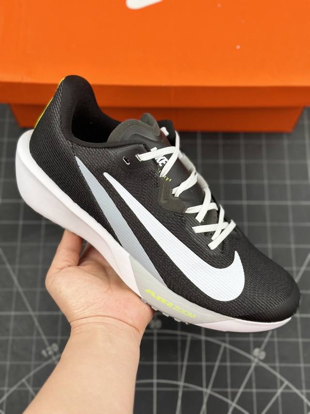 公司级Nike Air Zoom Rival Fly 4 耐克超弹轻盈休闲跑步鞋 #鞋款搭载 Flyknit 材料 打造出众弹性 易于穿脱。采用React技术