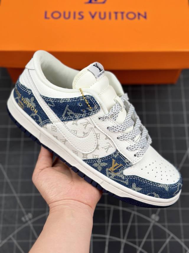 Nk SB Dunk Low LV联名-蓝牛仔印花 周年高端定制低帮休闲板鞋 #鞋面采用复杂的做旧磨破牛仔面料和印花皮质面料搭配，打破常规的材料单一变化，充满复