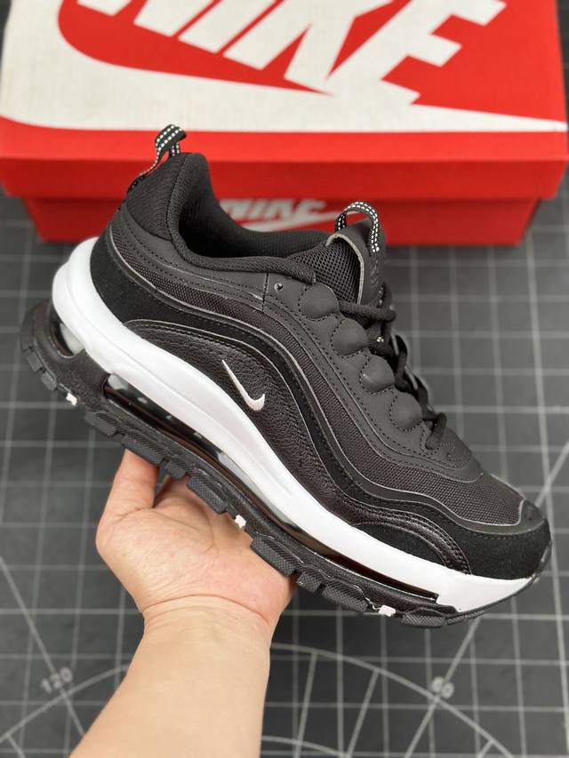 耐克Nike Air Max 97 SE 经典复古休闲运动气垫慢跑鞋 作为Nike最具代表性的鞋款之一，诞生于1997年的 Air max 97开创了全掌大容量