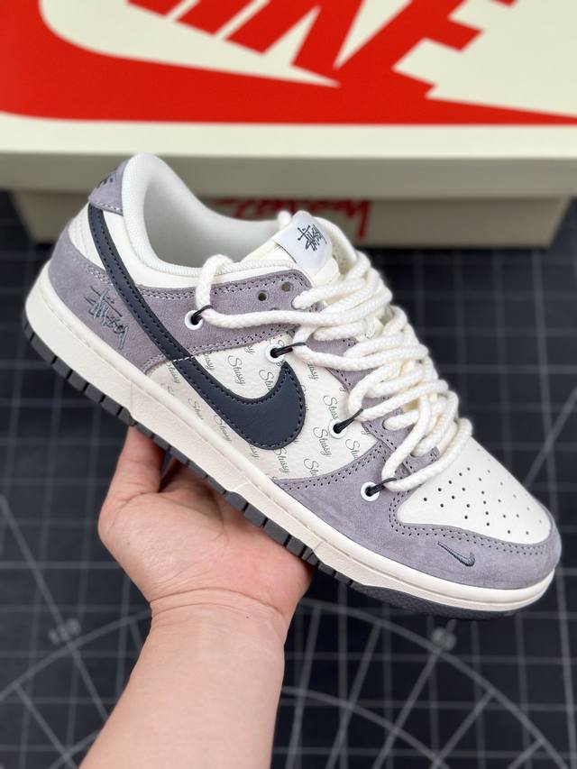 Nk SB Dunk Low 斯图西联名-绑带米灰深灰勾 周年高端定制 低帮休闲板鞋 #定制鞋盒 大厂纯原品质出货 超高清洁度 皮料切割干净无任何毛边 细节完美