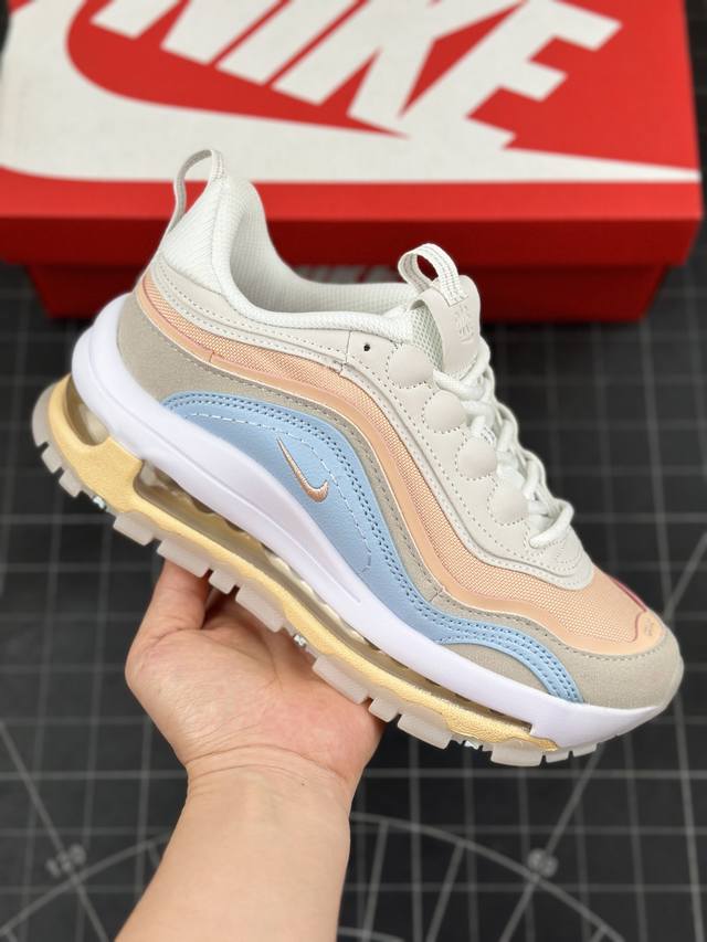 耐克Nike Air Max 97 SE 经典复古休闲运动气垫慢跑鞋 作为Nike最具代表性的鞋款之一，诞生于1997年的 Air max 97开创了全掌大容量