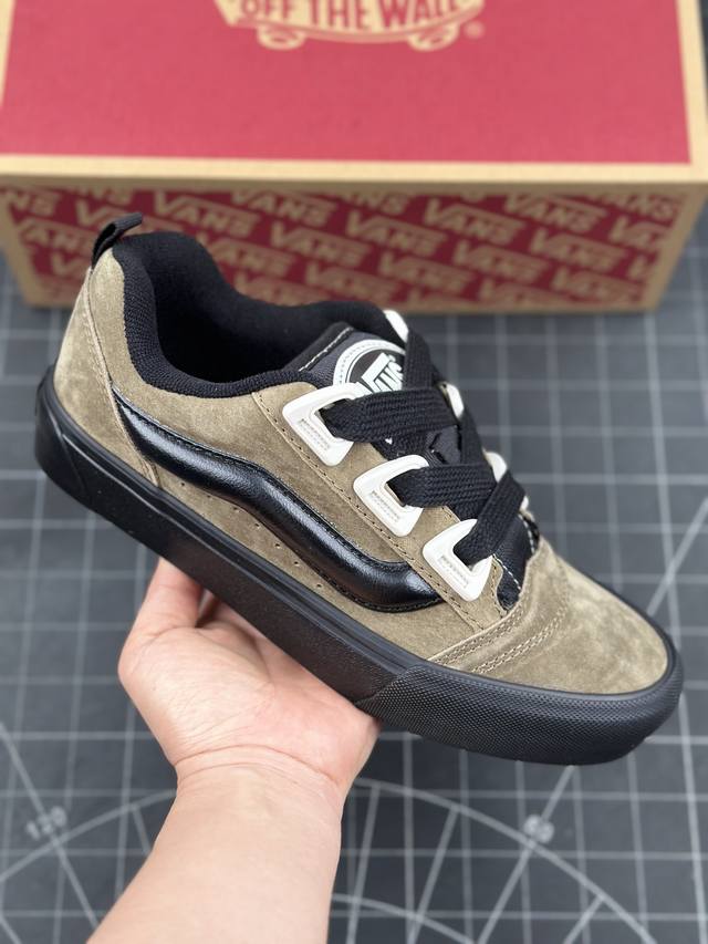 万斯 Vans Knu-Skool Dr 面包鞋 坎普尔 茱利安系列低帮复古硫化休闲运动板鞋 “肥胖版大LOGO要说整个年最为热门的鞋型之一， 面包鞋 绝对值得