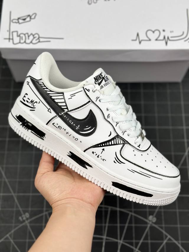 Nk Air Force 1‘07 Low 二次元黑白手绘 函数公式 空军一号定制低帮休闲板鞋 #配色灵感来源于二次元漫画风，鞋面手写公式点缀，从数学书溢出的鞋