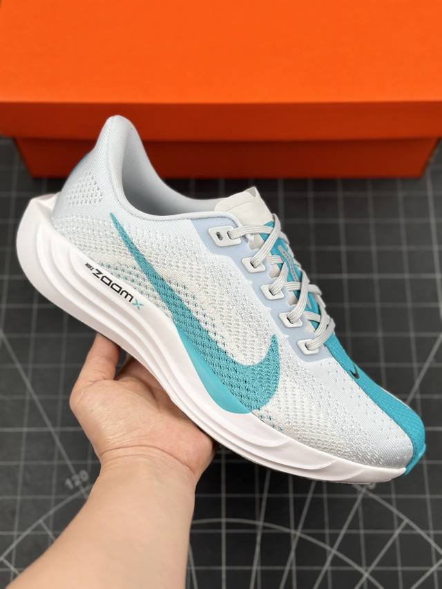 Nike Pegasus Plus 飞马系列透气缓震运动跑鞋 #全新一代拥有 Zoom Air 一如既往的稳定感和流畅感 鞋面采用工程网眼设计 为特定高热区域营