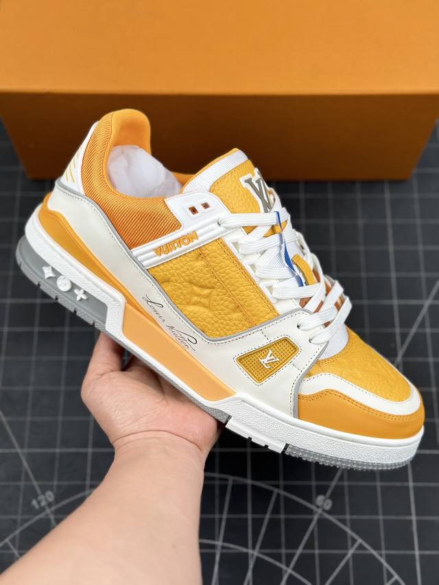 LV-路易-威登trainer 2024走秀最新款原版1：1开发复刻！！LV Trainer爱好者看这里 LV 色彩系列的Trainer来了 一共四个颜色上脚非