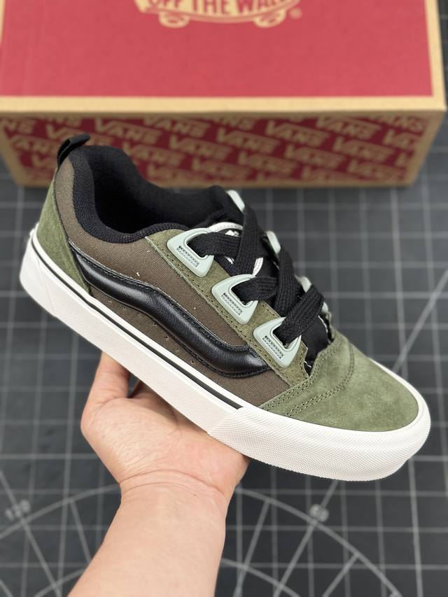 万斯 Vans Knu-Skool Dr 面包鞋 坎普尔 茱利安系列低帮复古硫化休闲运动板鞋 “肥胖版大LOGO要说整个年最为热门的鞋型之一， 面包鞋 绝对值得