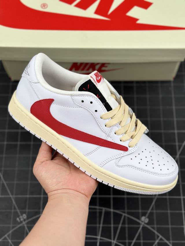 Travis Scott x Air Jordan 1 Low 倒钩联名 低帮复古文化休闲运动板鞋 全鞋采用原装头层皮，用料扎实 精雕细琢鞋型极致还原 飞翼3D