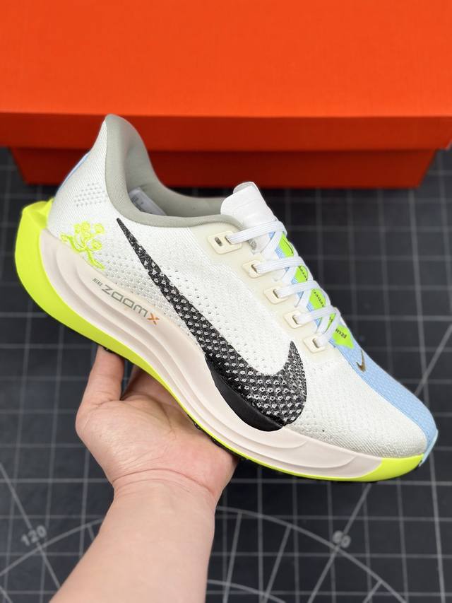 Nike Pegasus Plus 飞马系列透气缓震运动跑鞋 #全新一代拥有 Zoom Air 一如既往的稳定感和流畅感 鞋面采用工程网眼设计 为特定高热区域营