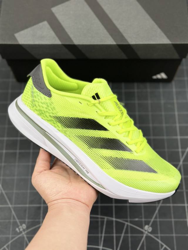 公司级阿迪达斯Adidas Adizero SL2 W透气网眼竞速跑鞋 冲向目标，一路向前，不断挑战和突破自我。无论是平时训练还是马拉松，让这款adidas跑步