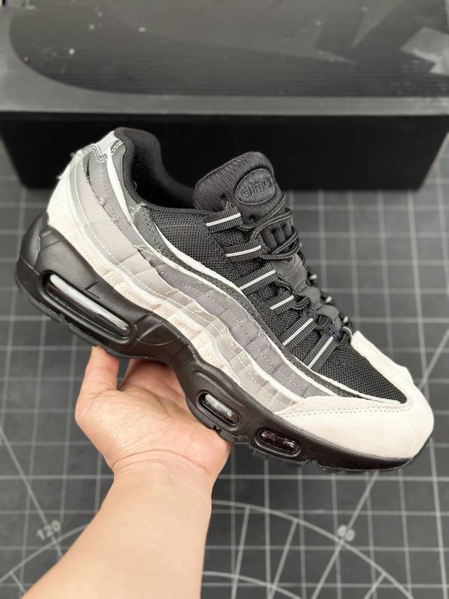 CDG x NIKE Air Max 95 联名复古 潮流百搭 气垫缓震慢跑鞋 Air Max 95就是源于设计师塞吉奥 罗扎诺的构想 Nike Air Max