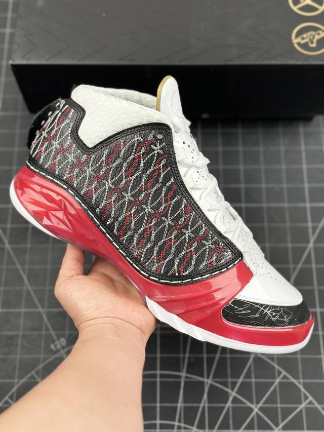 公司级Nike Air Jordan 23 Chicago Bulls 公牛 舒适 高帮复古篮球鞋 独特的半透明橡胶外底展示其身份 同时以优质针织鞋面搭配氯丁橡