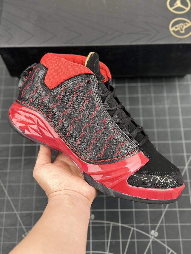 公司级Nike Air Jordan 23 Chicago Bulls 公牛 舒适 高帮复古篮球鞋 独特的半透明橡胶外底展示其身份 同时以优质针织鞋面搭配氯丁橡