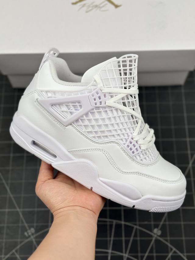 Air Jordan 4 Net AJ4 乔4网格白 复古休闲运动篮球鞋 采用全新的全白色皮革为基底，重塑经典鞋型的轮廓。值得注意的是，在鞋舌周围融入延展网状设