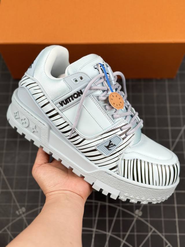 LV-路易-威登trainer 2024走秀最新款原版1：1开发复刻！！上脚非常舒适 做工精细鞋面由意大利进口小牛皮拼接，侧边饰有品牌LOGO标志，进口网布垫脚