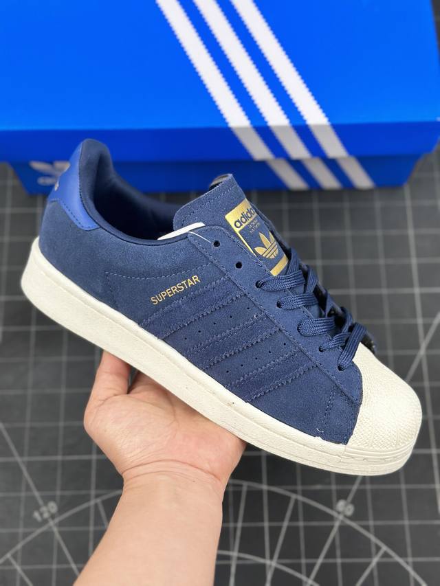 阿迪达斯 Adidas Originals Superstar Ayoon W 经典贝壳头系列低帮百搭休闲运动板鞋 鞋面采用皮革材质制成，搭配皮革鞋舌和人造革衬