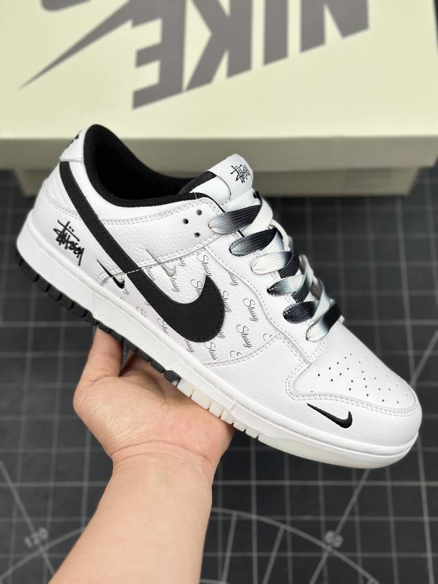 Nk SB Dunk Low 斯图西-白色黑勾 周年高端定制 低帮休闲板鞋 #定制鞋盒 大厂纯原品质出货 超高清洁度 皮料切割干净无任何毛边 细节完美 货号：N