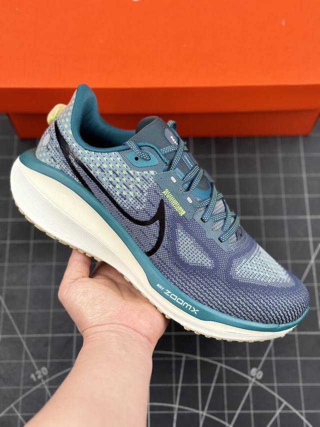 公司级耐克NIKE AIR ZOOM VOMERO 17 网面徒步运动缓震跑步鞋 全新配色内置双zoom气垫 vomero是耐克旗下的运动鞋系列，vomero是