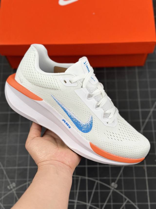 耐克Nike Air WINFLO 11登月轻质透气休闲运动跑步鞋 舒适软底 抗磨避震从保而持良好的透气性。中部底分的 Zoom Air 气垫，为穿着者们带来为 - 点击图像关闭