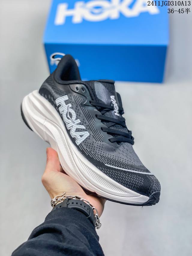 Hoka One One 邦代系列 Bondi 8 跑鞋 男女子轻便缓震公路跑鞋。在 Hoka 系列中最耐磨的鞋子之一,Bondi 本季已经做出了决定性的演变: