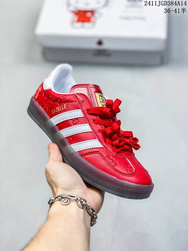 Adidas 阿迪达斯 羚羊内训系列 男女鞋半码制，原楦开发版型，采粒面移膜牛剖革组合用翻毛皮饰片鞋面材质，内环保海玻璃鞋垫，外置rb橡胶大底hello Kit