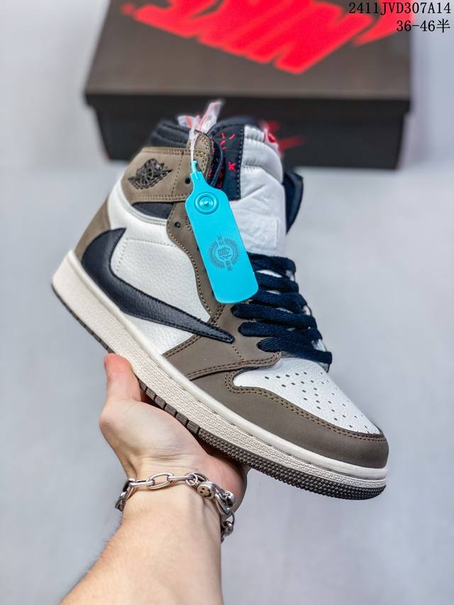 公司级带半码 耐克 Nike Air Jordan 1 Retro High Og 乔丹一代篮球鞋复刻运动鞋 皮面高帮板鞋的设计灵感源自运动夹克，带你重温入选球