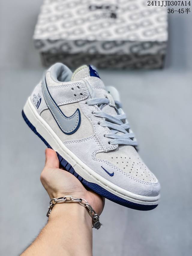 真标带半码耐克nike Sb Zoom Dunk Low 板鞋 系列经典百搭休闲运动板鞋 鞋舌的填充，使舒适性大大提升，同时也更方便穿脱中底部分则加入了脚感柔软